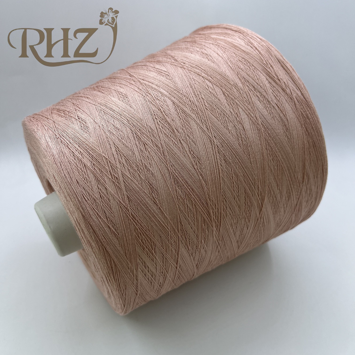 เส้นด้ายโพลีเอสเตอร์กับฝ้าย: อธิบายความแตกต่างที่สำคัญ